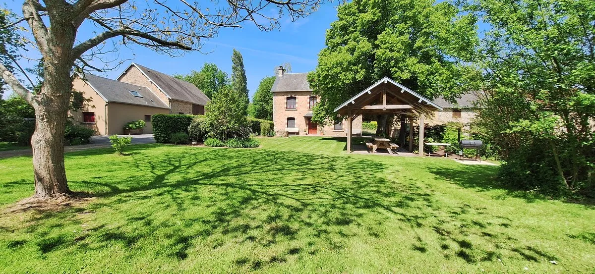 gite-groupe-jardin-bacilly-vue-elargie